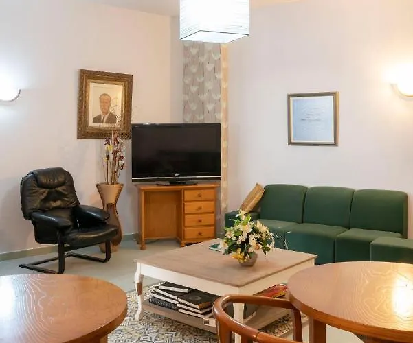 מלון A Marina קמבדוס